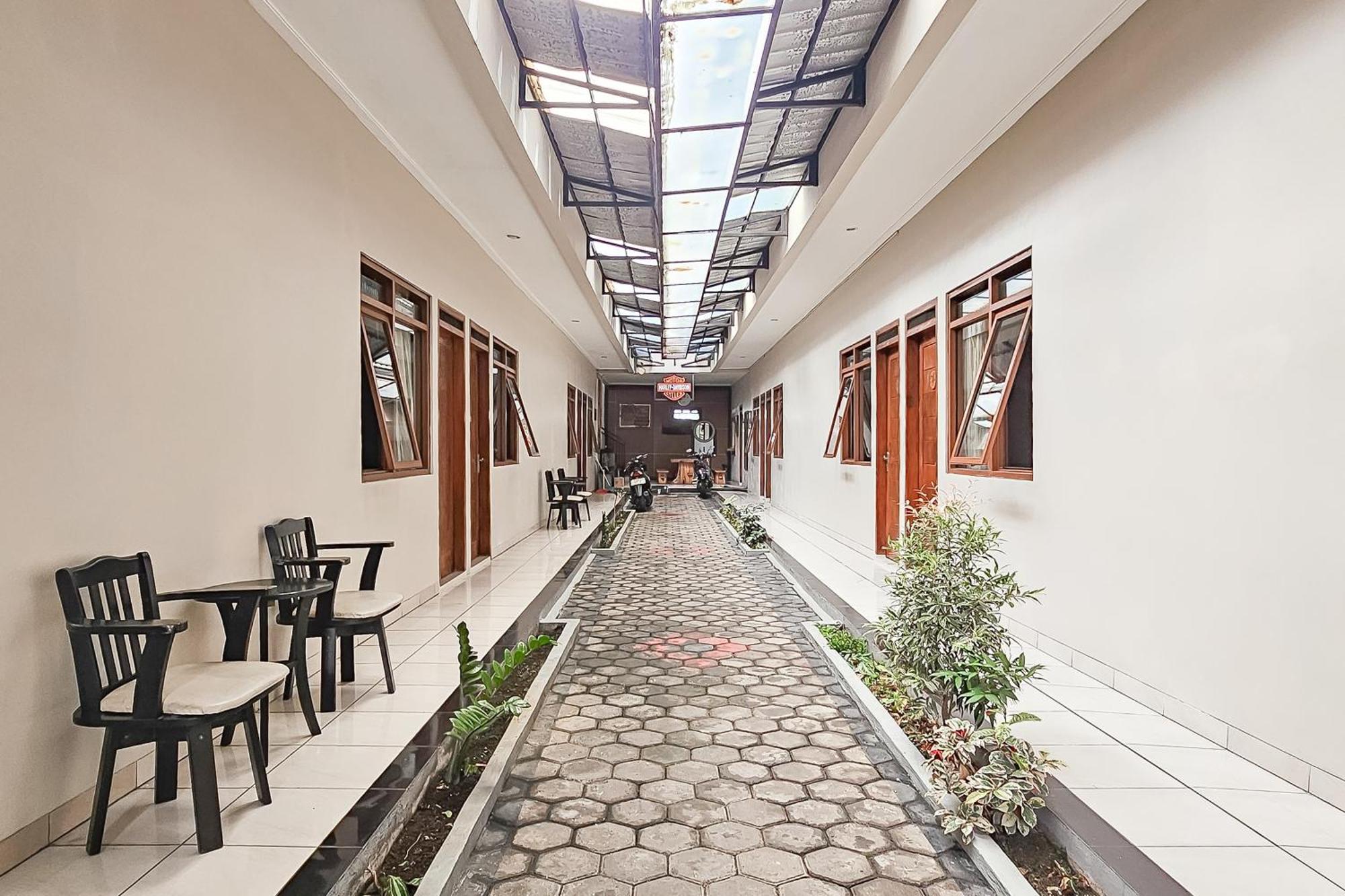 Wisma Brata Mitra Reddoorz Sukabumi Exterior foto